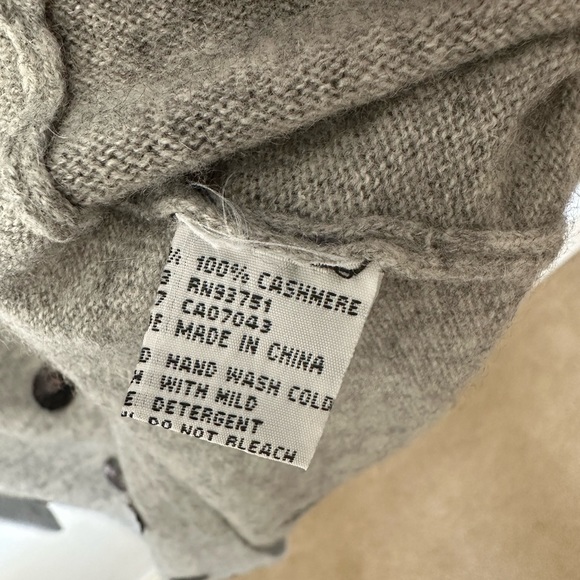 Grey cashmere crew neck sweater - Picture 4 of 4